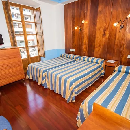 Castillo De Gauzón Hotel 3*