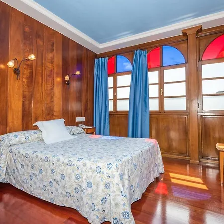 ホテル Castillo De Gauzon 3*