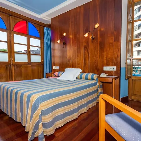 卡斯蒂洛高森酒店 3* 萨利纳斯