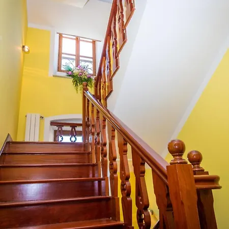 Castillo De Gauzon 3*