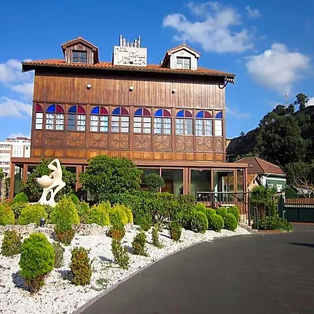 Castillo De Gauzon 3*