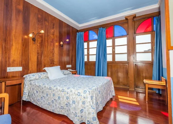 Hotel Castillo De Gauzon 3*