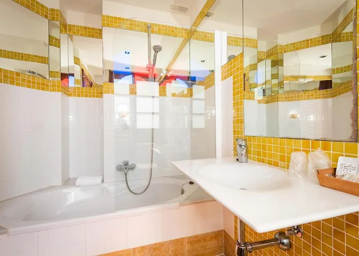 Hotel Castillo De Gauzon 3*