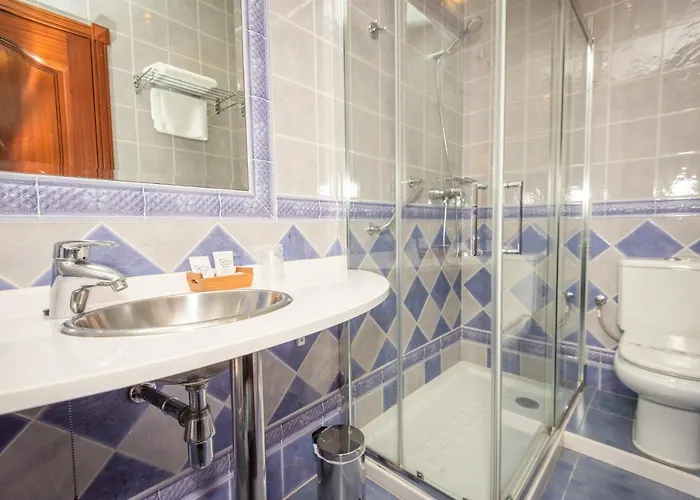 Castillo De Gauzón 3*