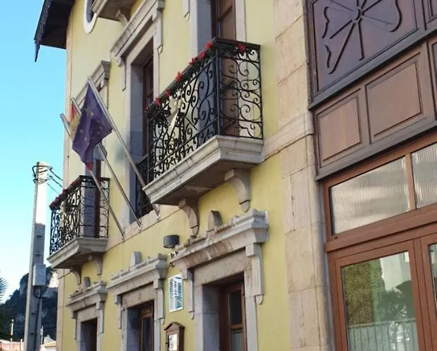 Castillo De Gauzon Salinas (Castrillon)