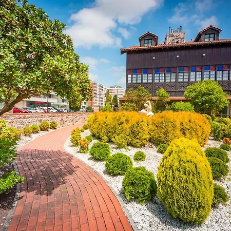 Castillo De Gauzon 3*